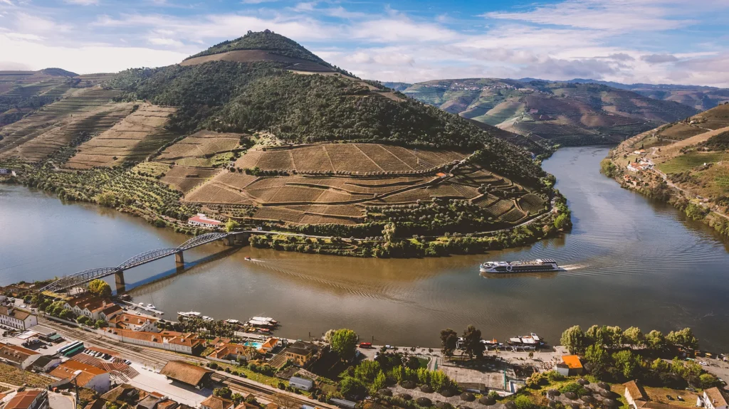 Douro Panorama Valley desenvolvimento website alojamento Pinhão Hotel Booking e Channel Manager fotografia e vídeo profissional gestão de tráfego web redes sociais para alojamentos registo de domínio e alojamento web