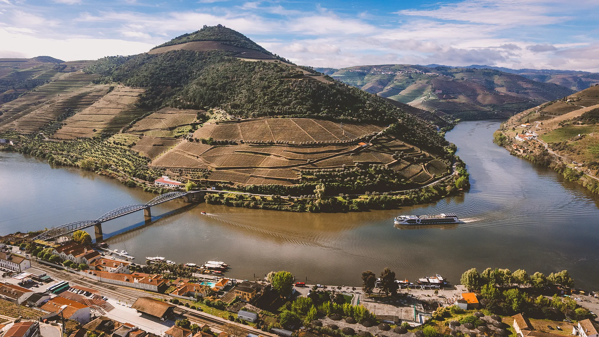 Douro Panorama Valley, desenvolvimento website alojamento Pinhão, Hotel Booking e Channel Manager, fotografia e vídeo profissional, gestão de tráfego web, redes sociais para alojamentos, registo de domínio e alojamento web